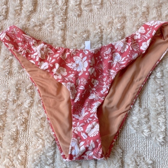 J Crew Curved waist cheeky bikini bottom in tossed floral NWT - Picture 1 of 4